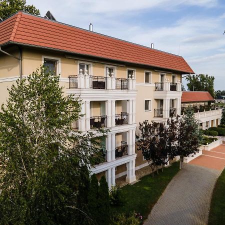 Arcanum Hotel Bekescsaba Extérieur photo