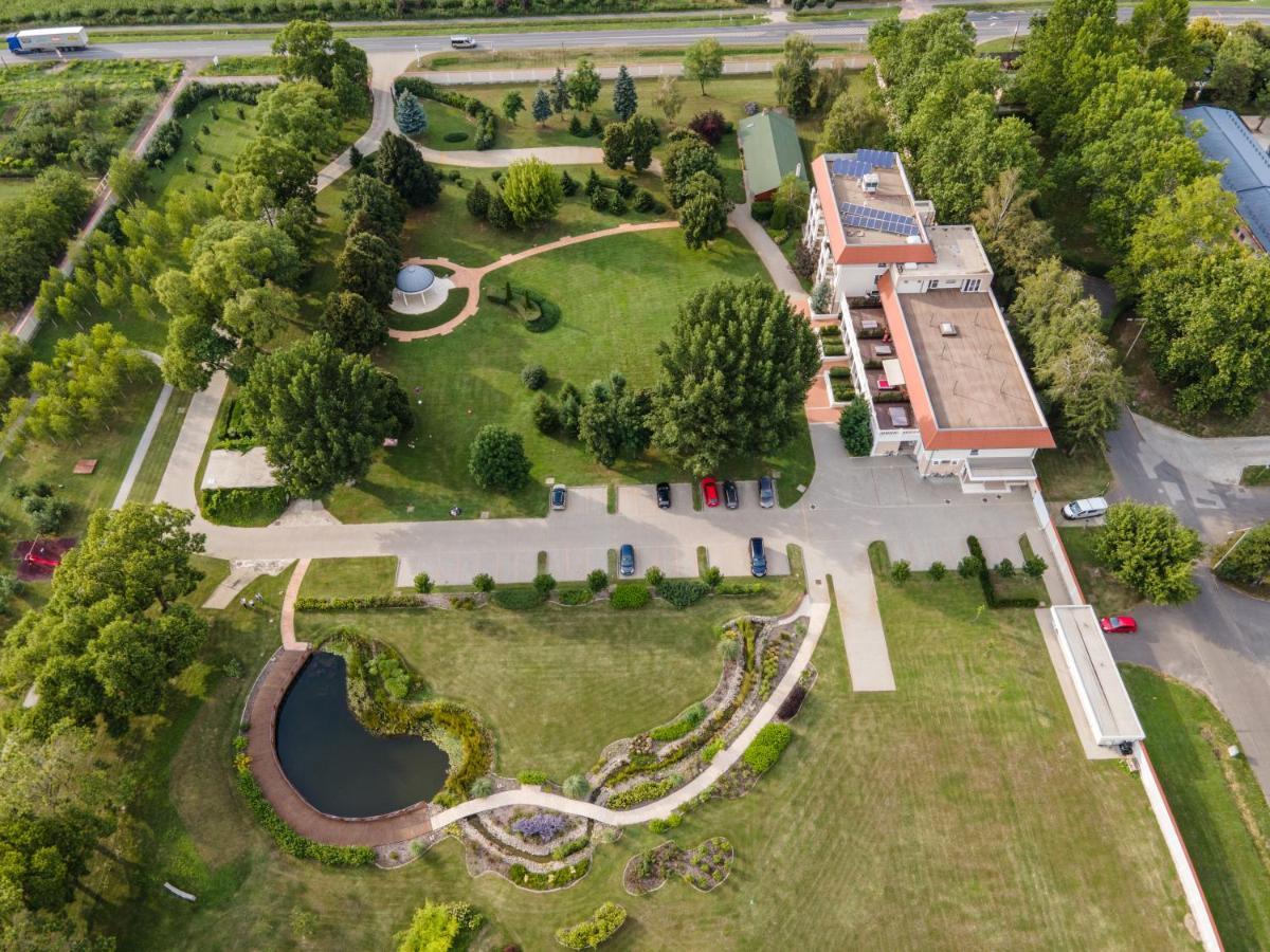 Arcanum Hotel Bekescsaba Extérieur photo