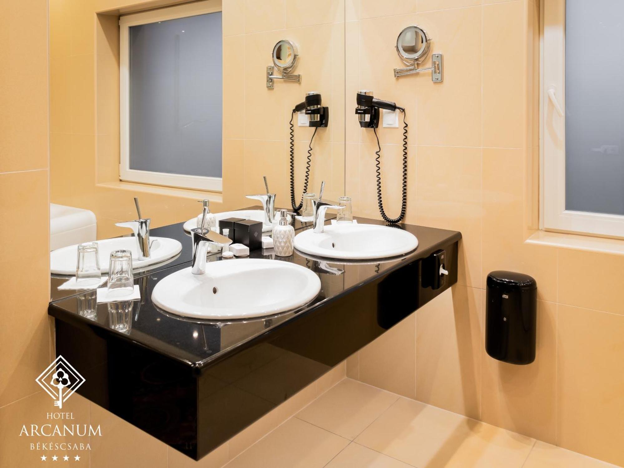 Arcanum Hotel Bekescsaba Extérieur photo