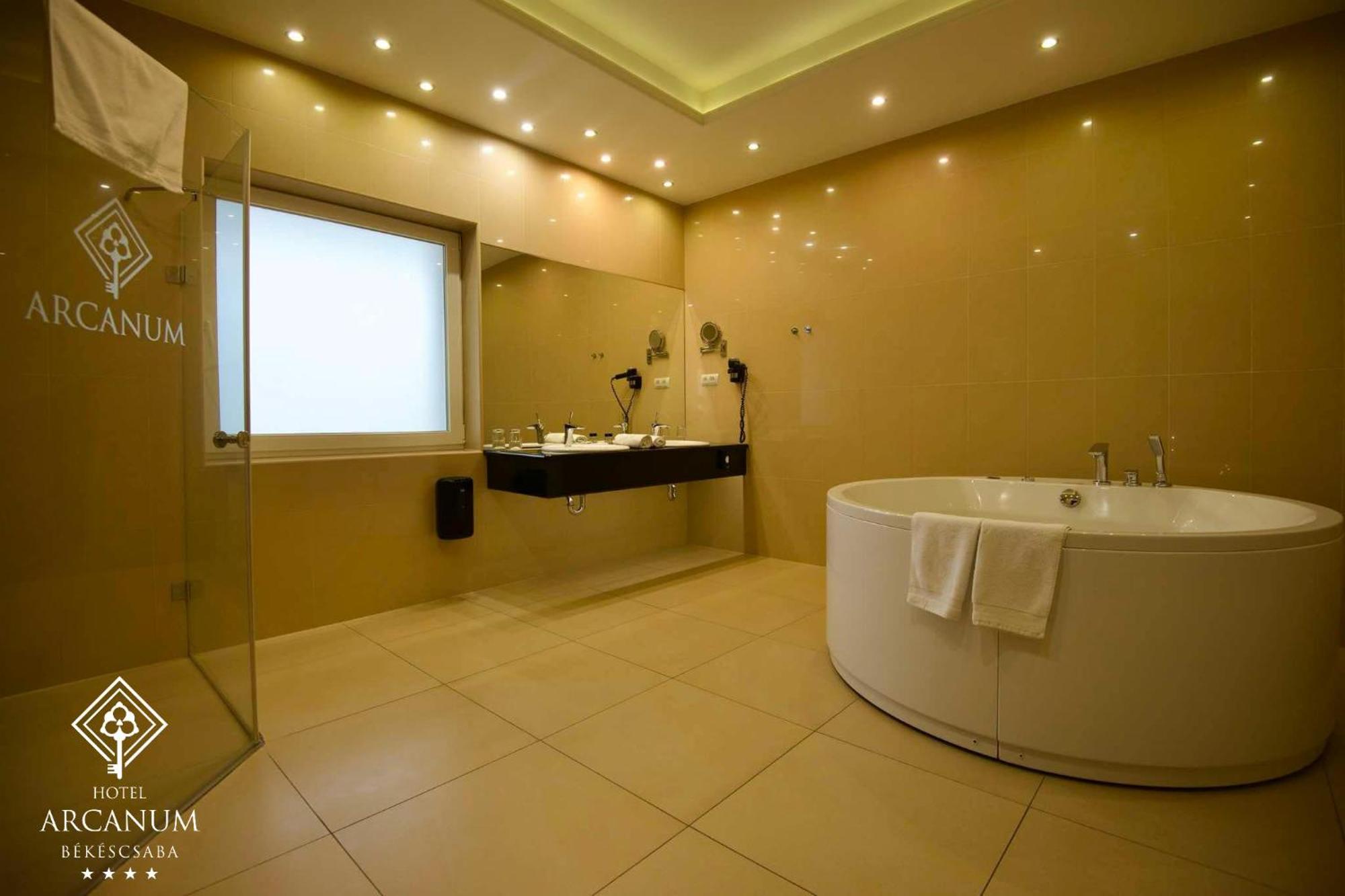 Arcanum Hotel Bekescsaba Extérieur photo