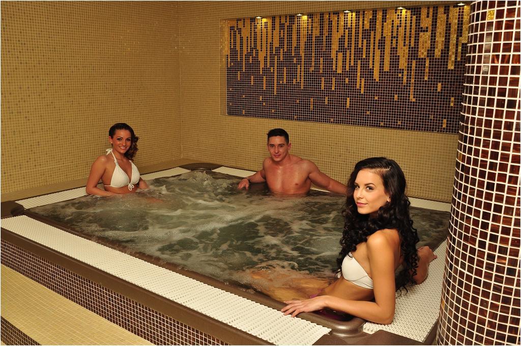 Arcanum Hotel Bekescsaba Extérieur photo
