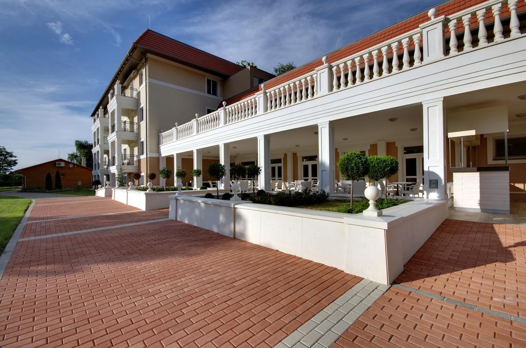 Arcanum Hotel Bekescsaba Extérieur photo